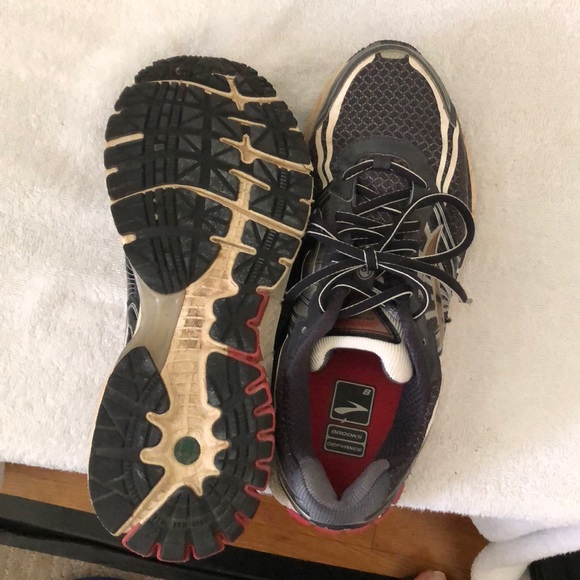 Brooks running shoes - Picture 4 of 4